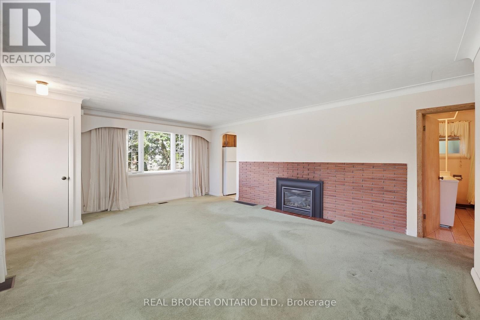 8 Hill Place Property Photo 9