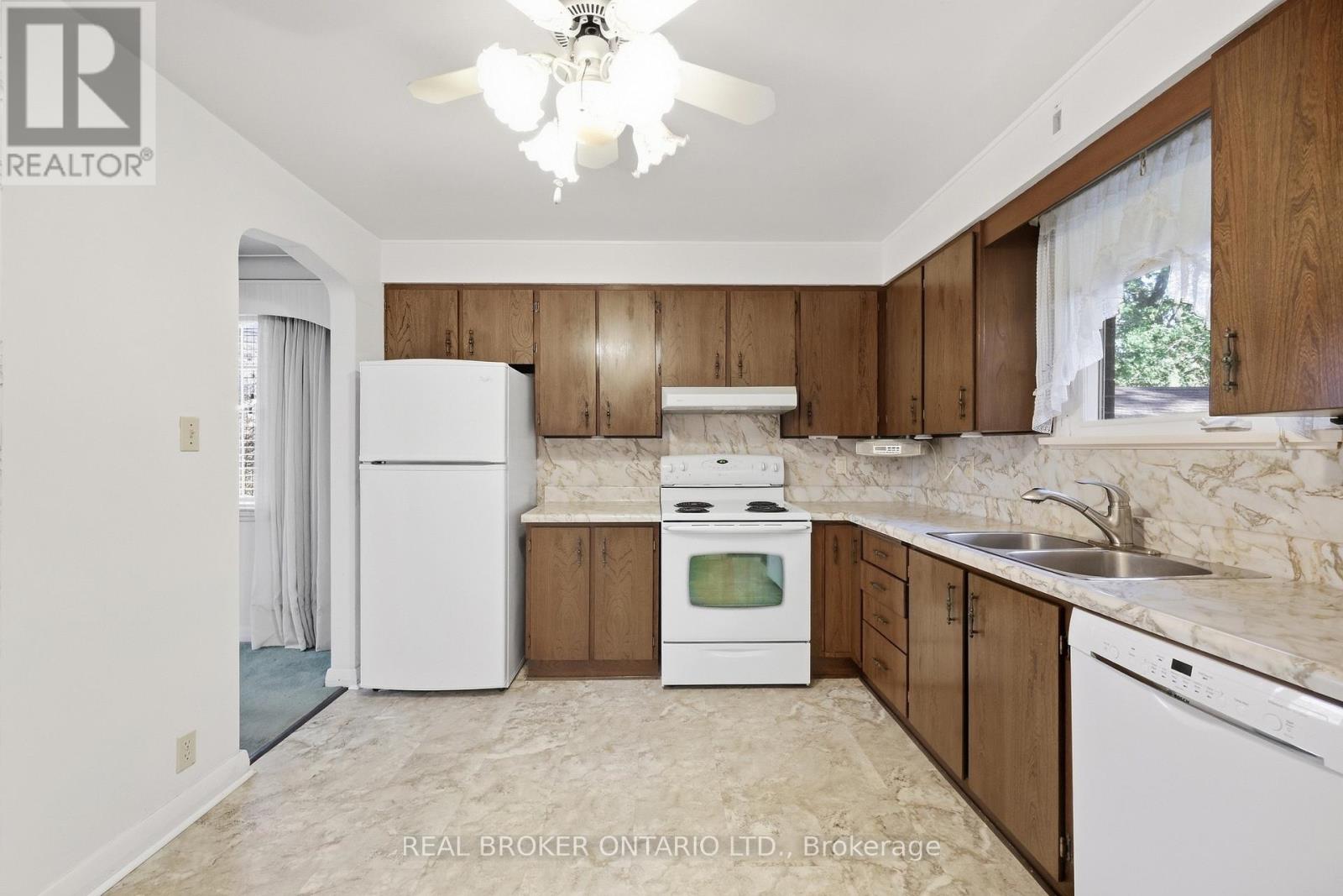 8 Hill Place Property Photo 11