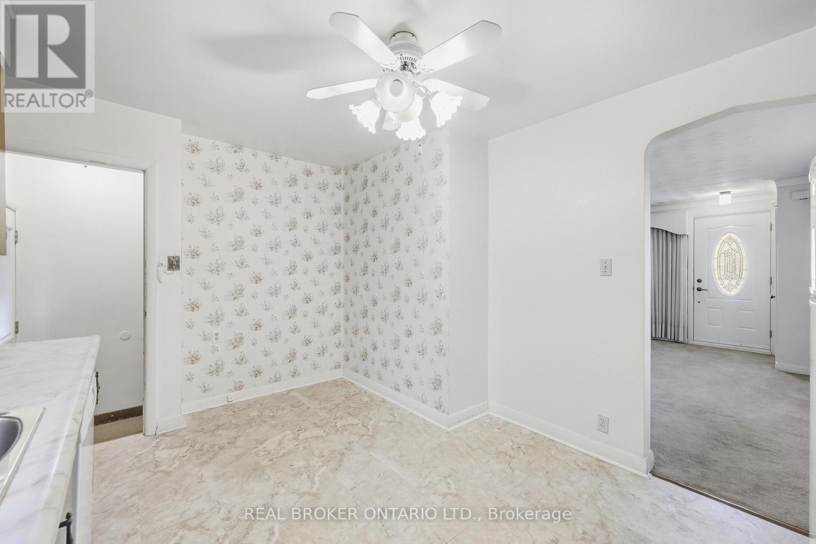 8 Hill Place Property Photo 13