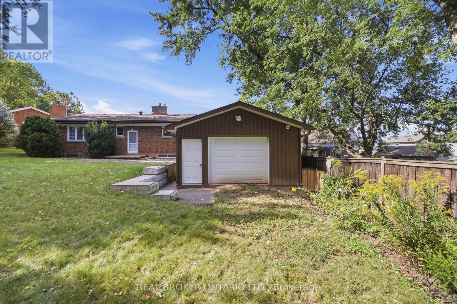 8 Hill Place Property Photo 33