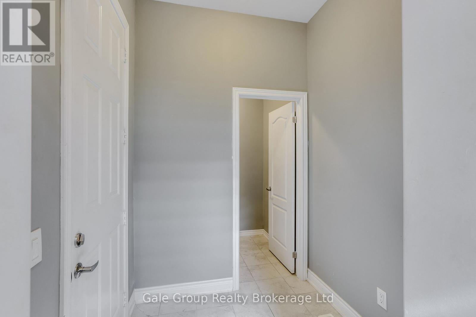 118 Huntingford Trail W Property Photo 8