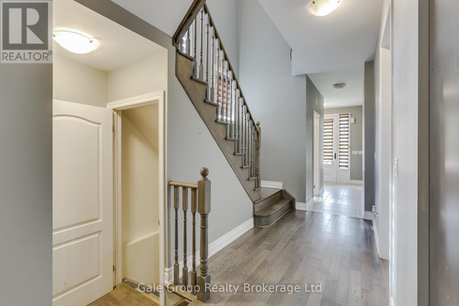 118 Huntingford Trail W Property Photo 9