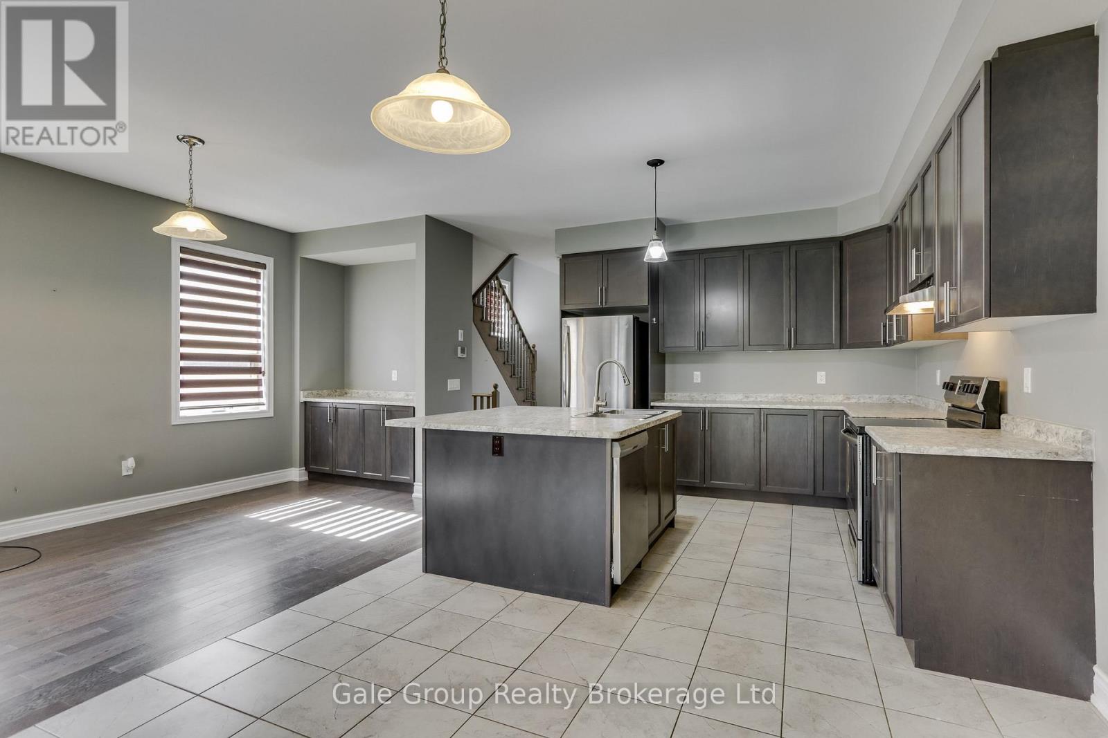 118 Huntingford Trail W Property Photo 16