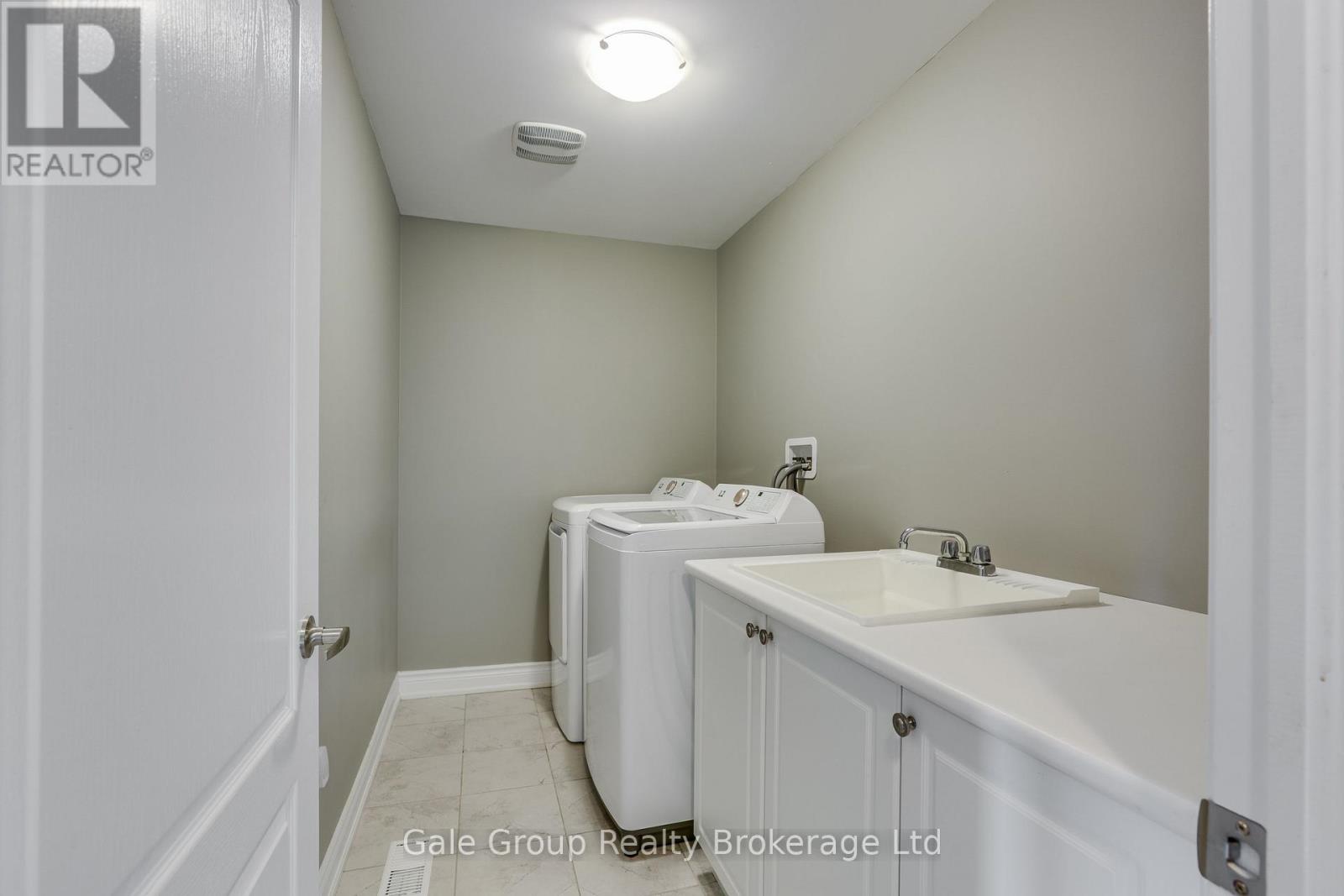 118 Huntingford Trail W Property Photo 38