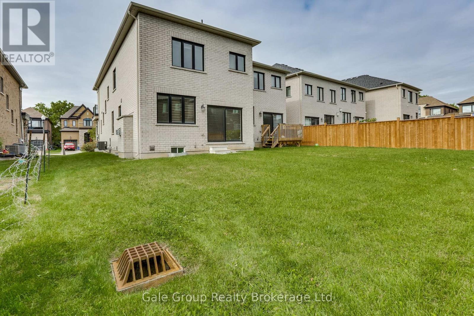 118 Huntingford Trail W Property Photo 47