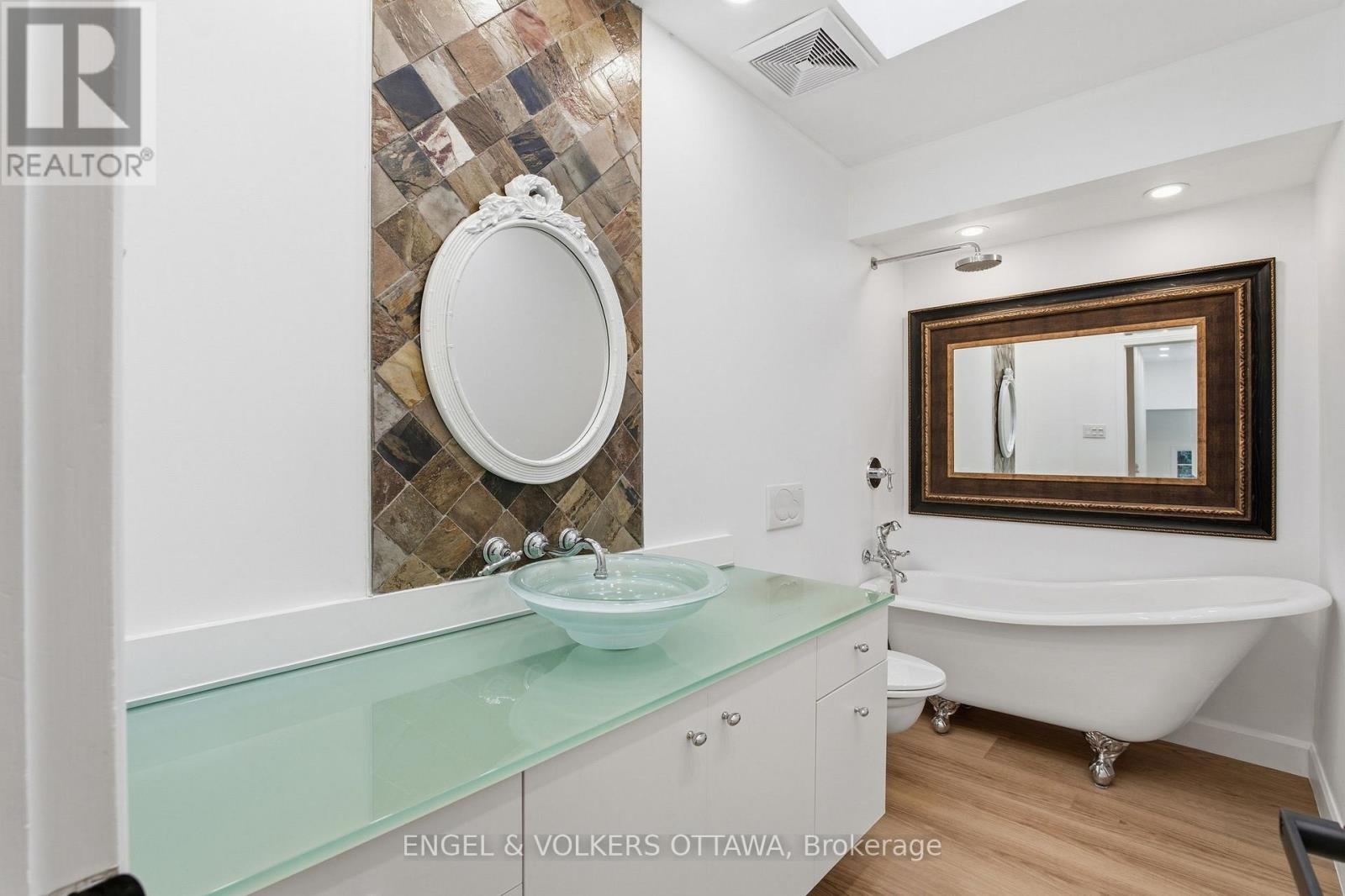 5293 Mclean Crescent Property Photo 21