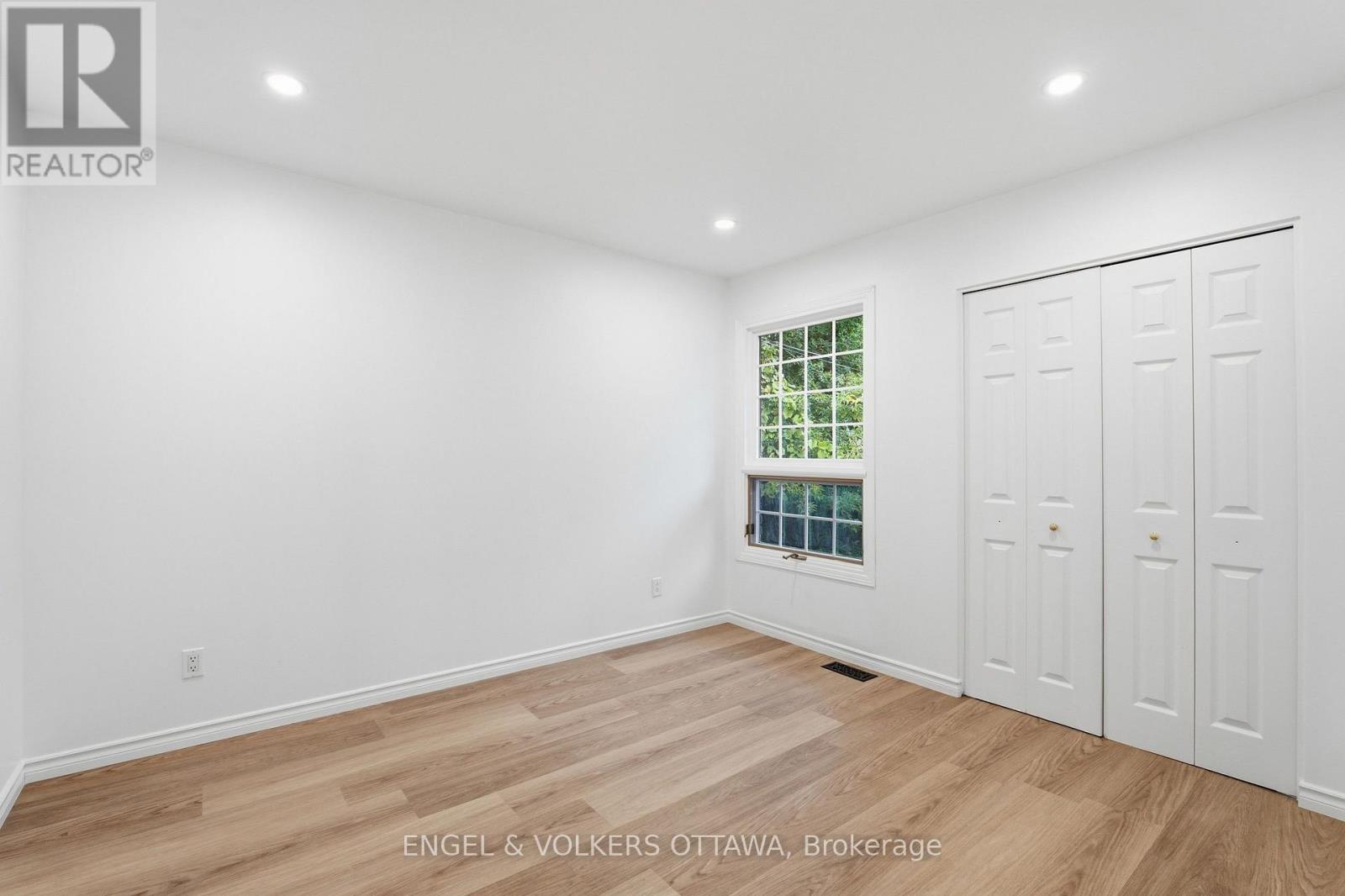 5293 Mclean Crescent Property Photo 22