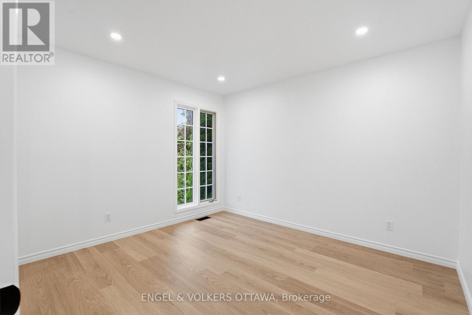 5293 Mclean Crescent Property Photo 24