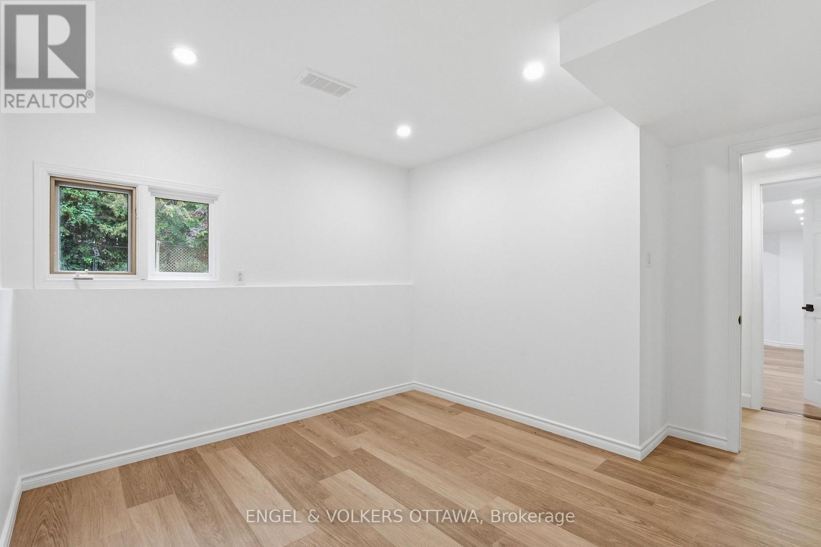 5293 Mclean Crescent Property Photo 27