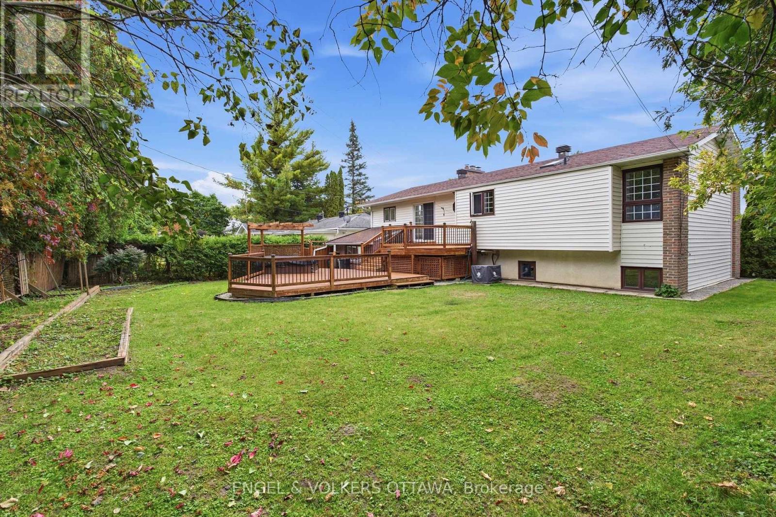 5293 Mclean Crescent Property Photo 37