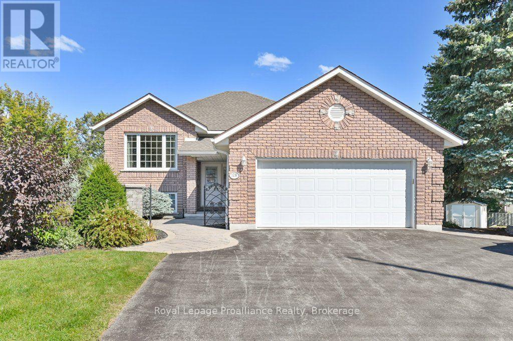 128 Maple Drive Property Photo 1