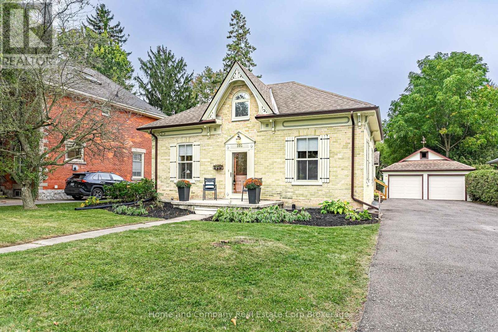 105 Centre Street Property Photo 1