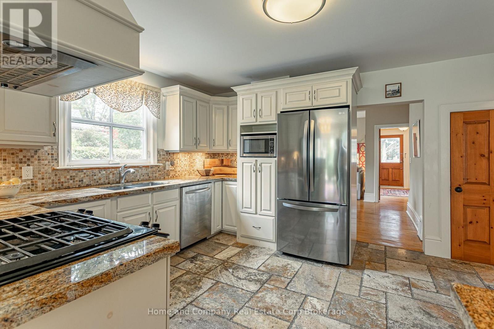 105 Centre Street Property Photo 14