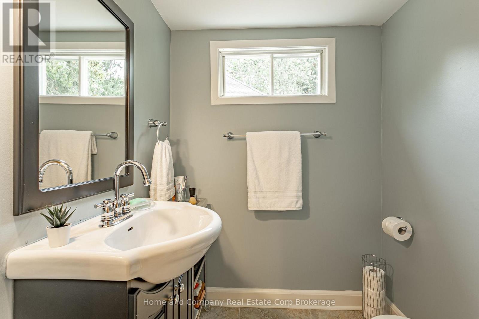 105 Centre Street Property Photo 23