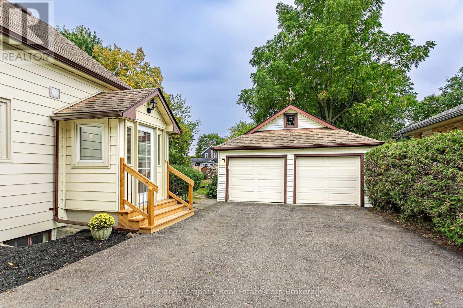 105 Centre Street Property Photo 37