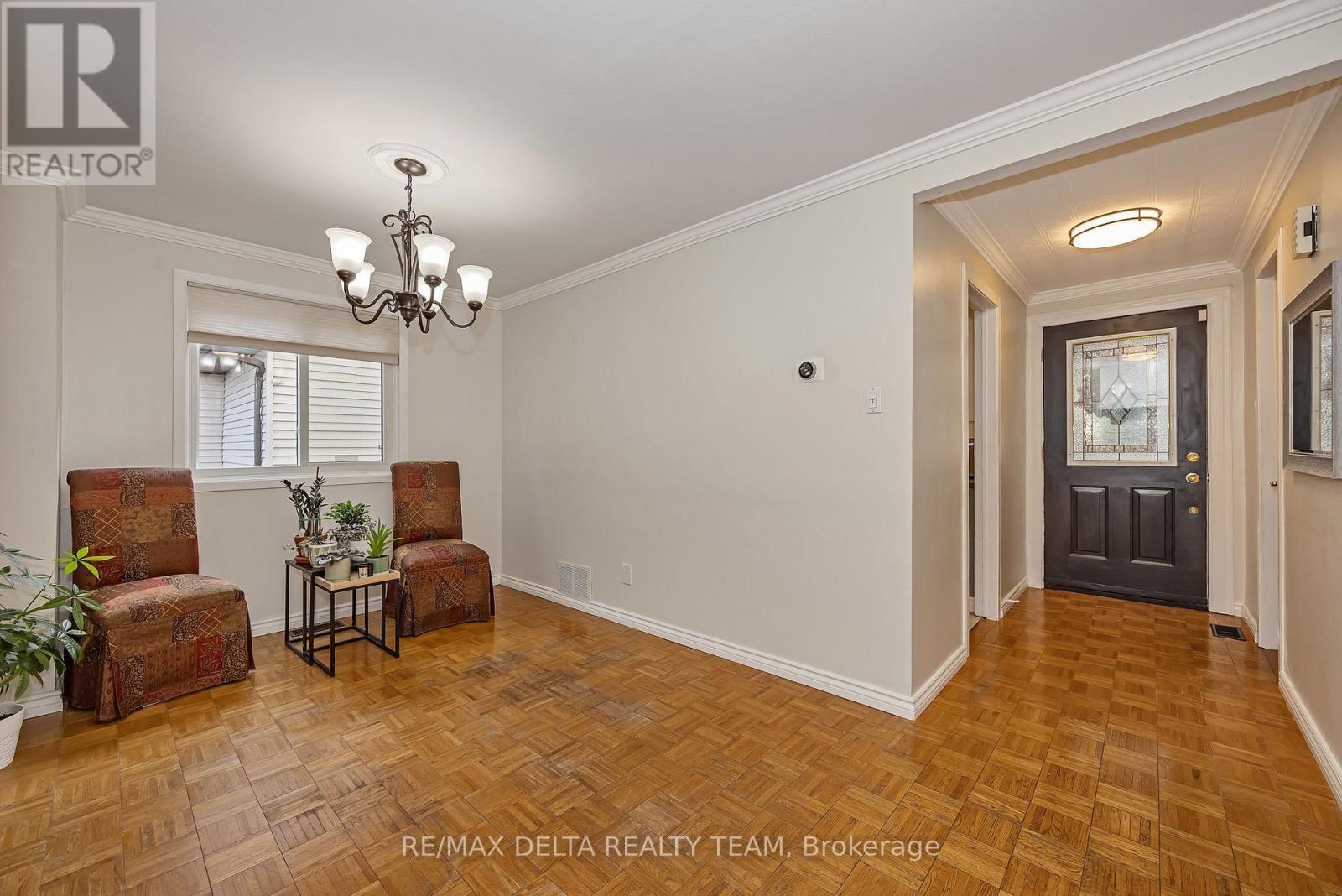 435 Duvernay Drive Property Photo 4