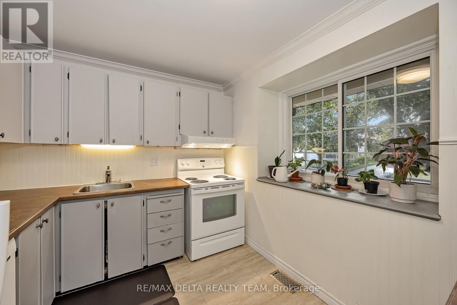 435 Duvernay Drive Property Photo 11