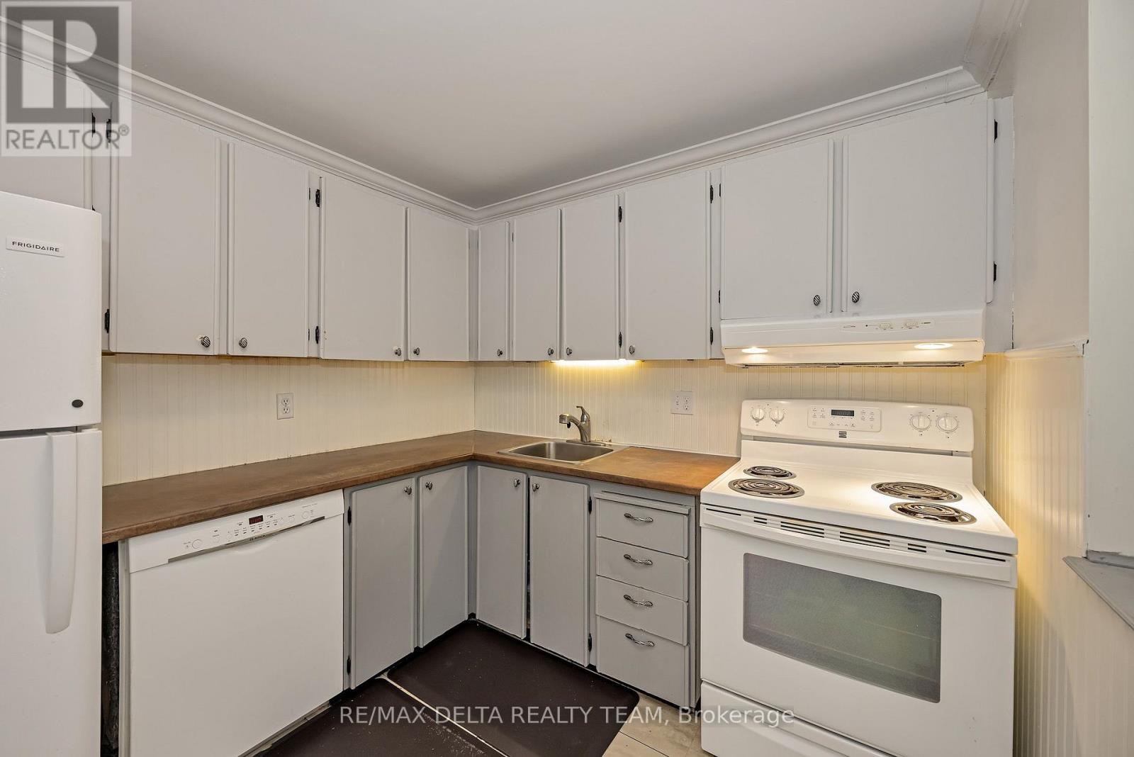 435 Duvernay Drive Property Photo 14