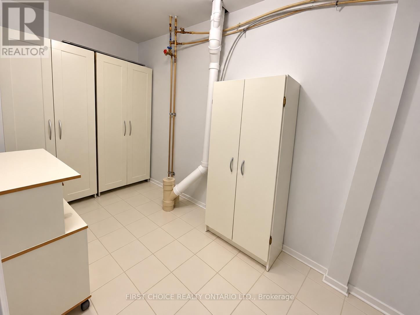 186 - 825 Cahill Drive W Property Photo 16