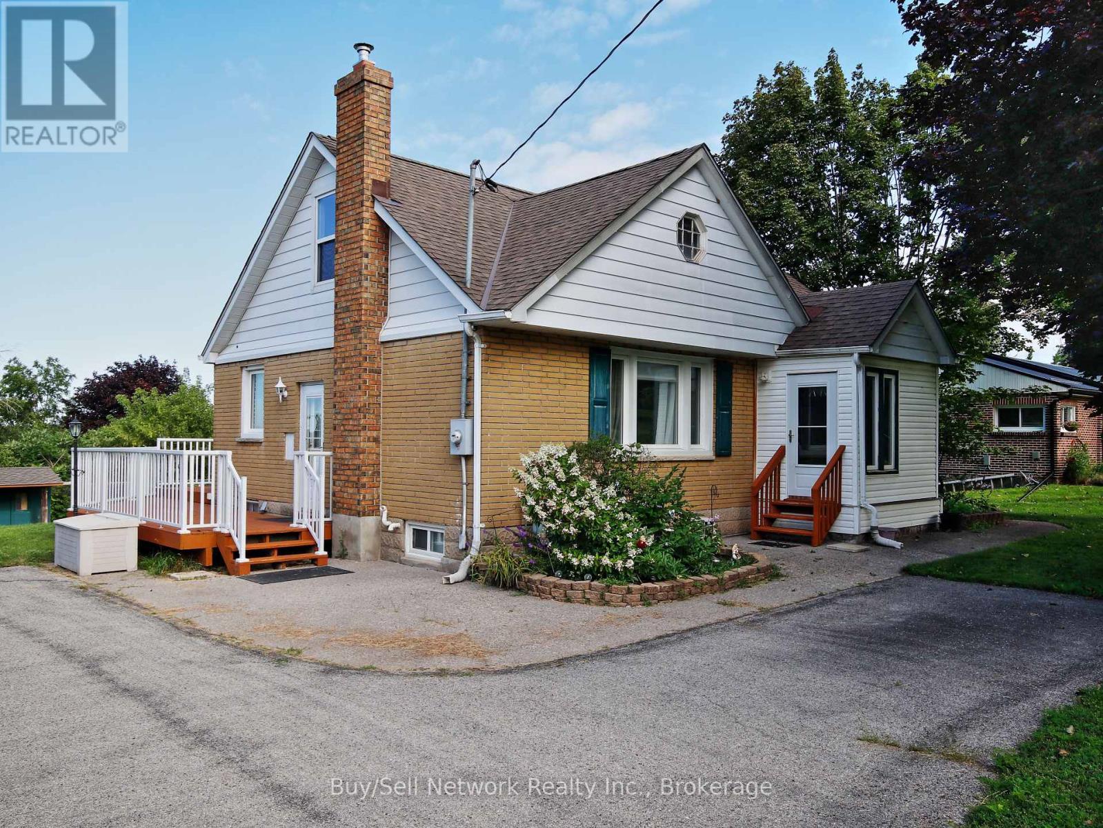 962 Ward Street Property Photo 2