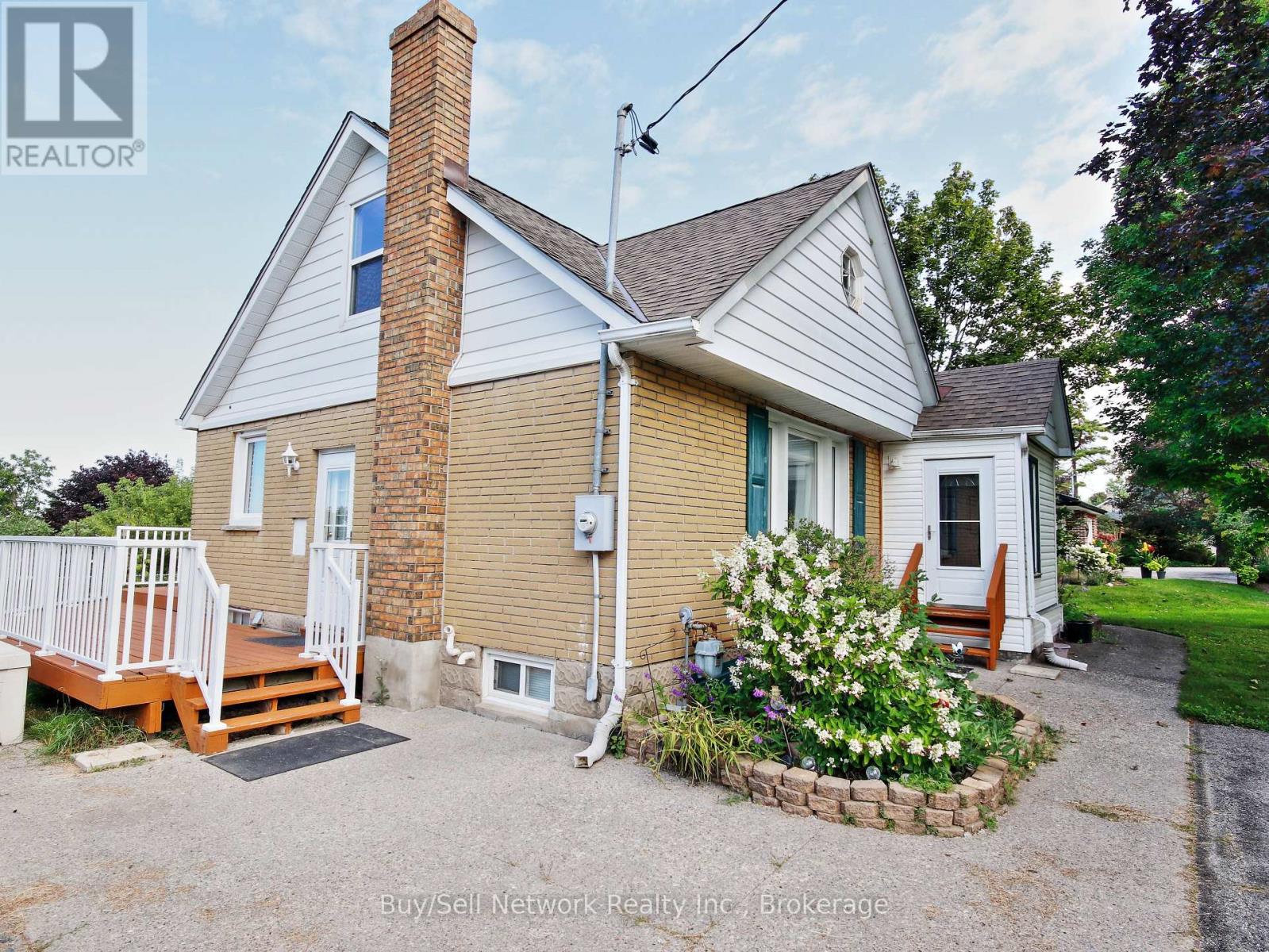 962 Ward Street Property Photo 3