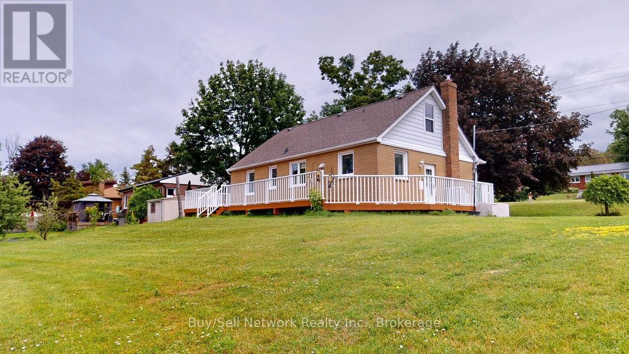 962 Ward Street Property Photo 10