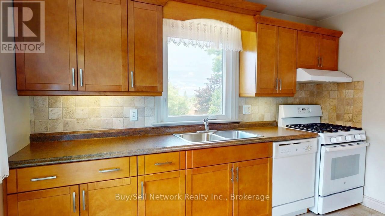 962 Ward Street Property Photo 13