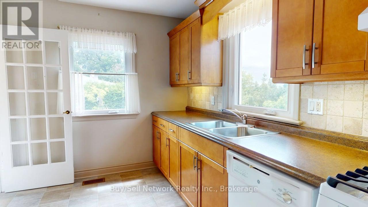 962 Ward Street Property Photo 16