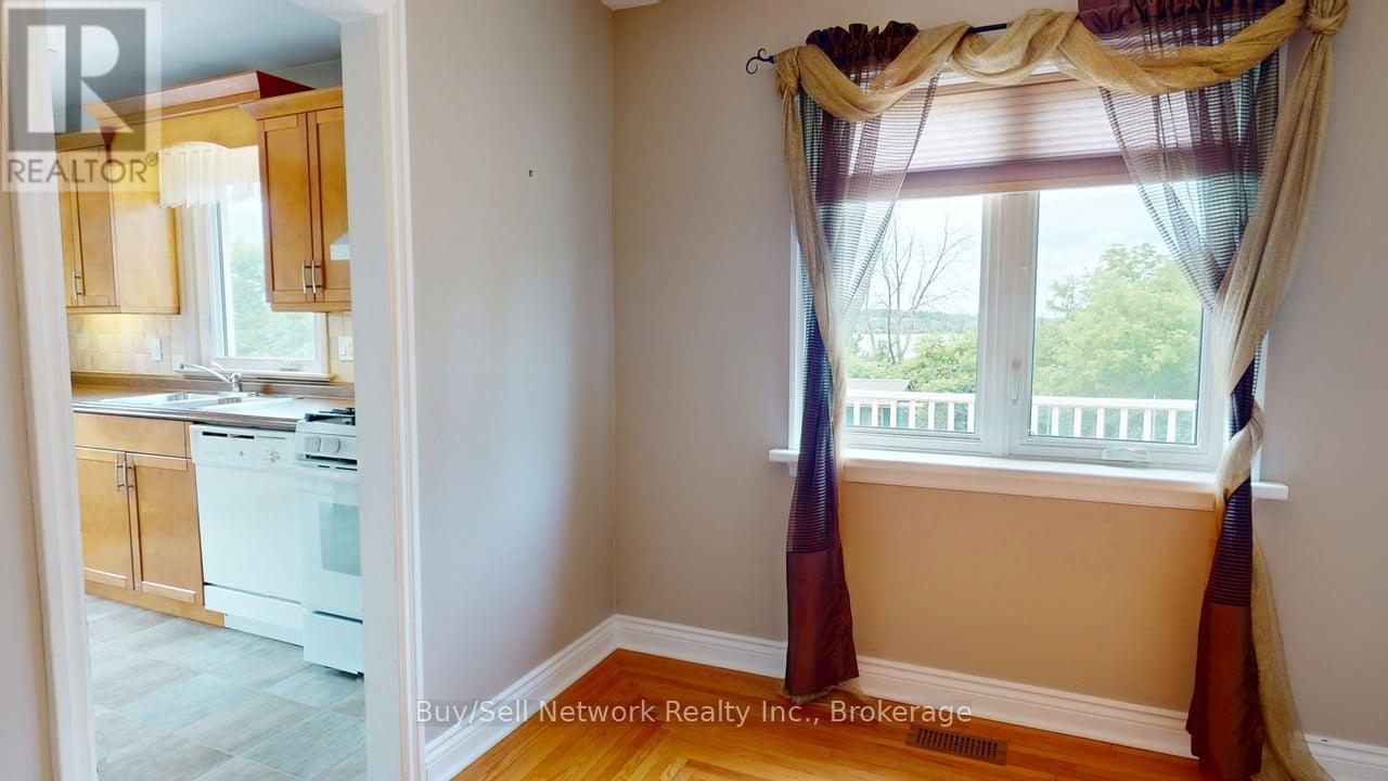 962 Ward Street Property Photo 22