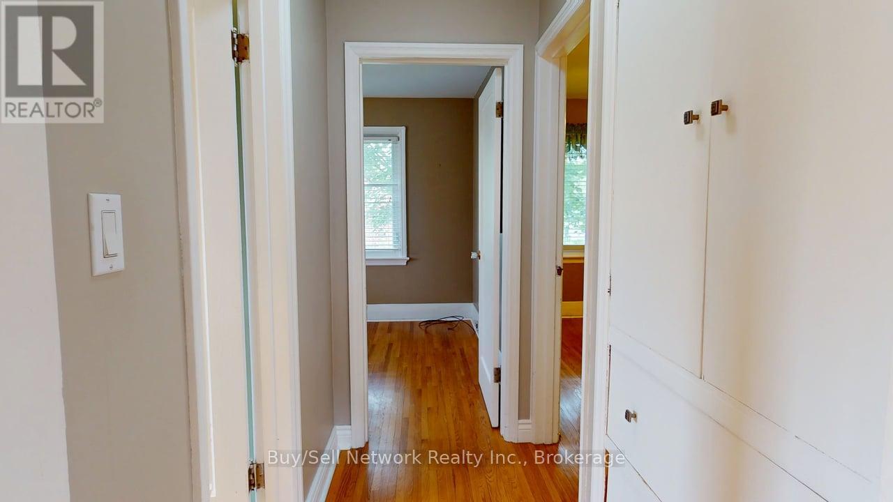 962 Ward Street Property Photo 25