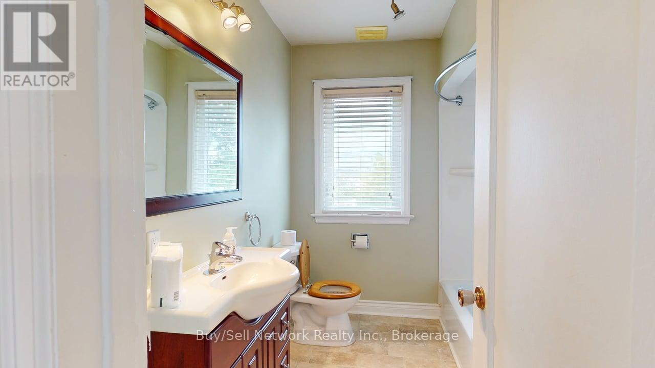 962 Ward Street Property Photo 31