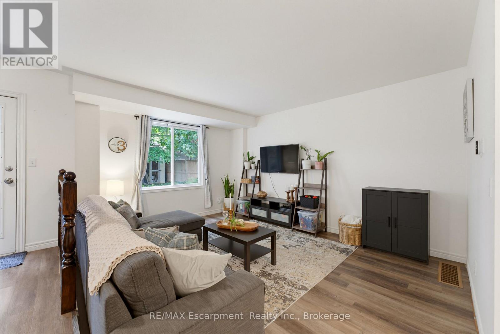 62 Potters Way Property Photo 11