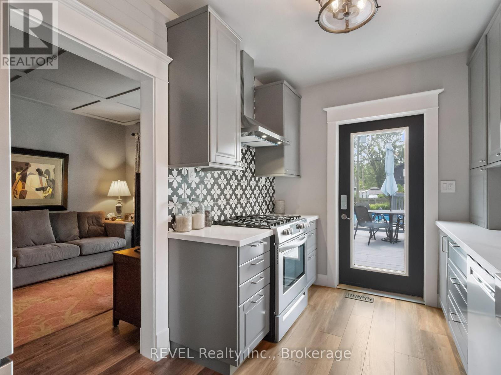 259 Dufferin Street Property Photo 4