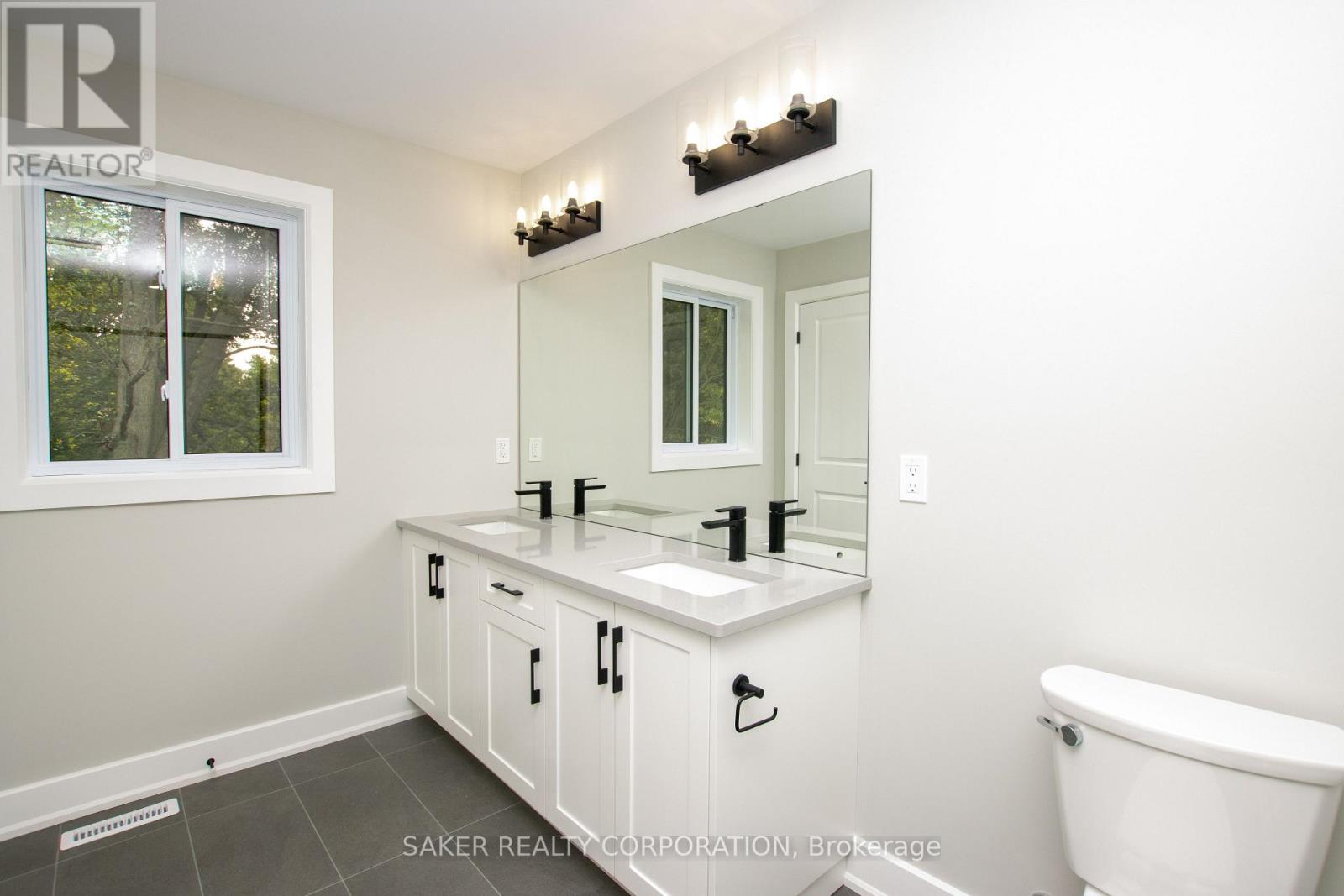 581 Regent Street Property Photo 30