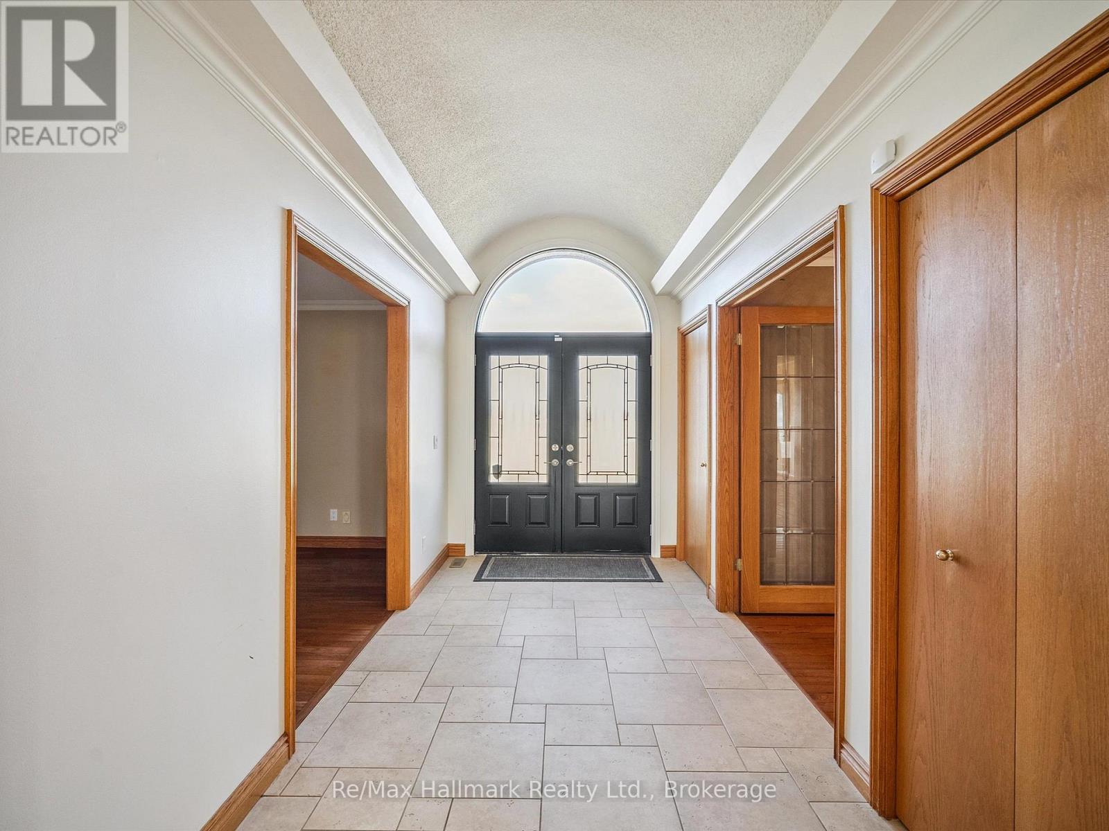 232 Eighth Road E Property Photo 10