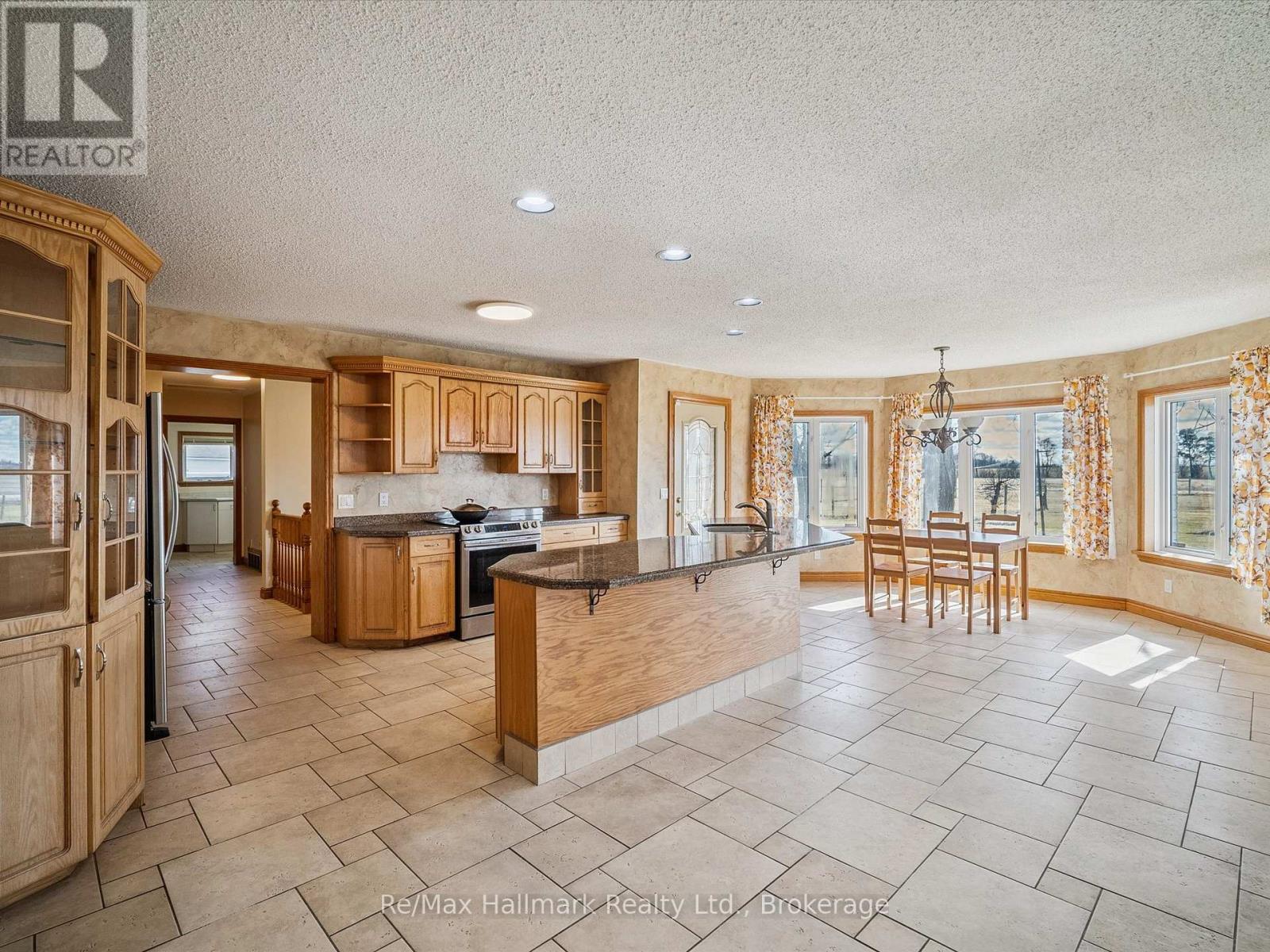 232 Eighth Road E Property Photo 18