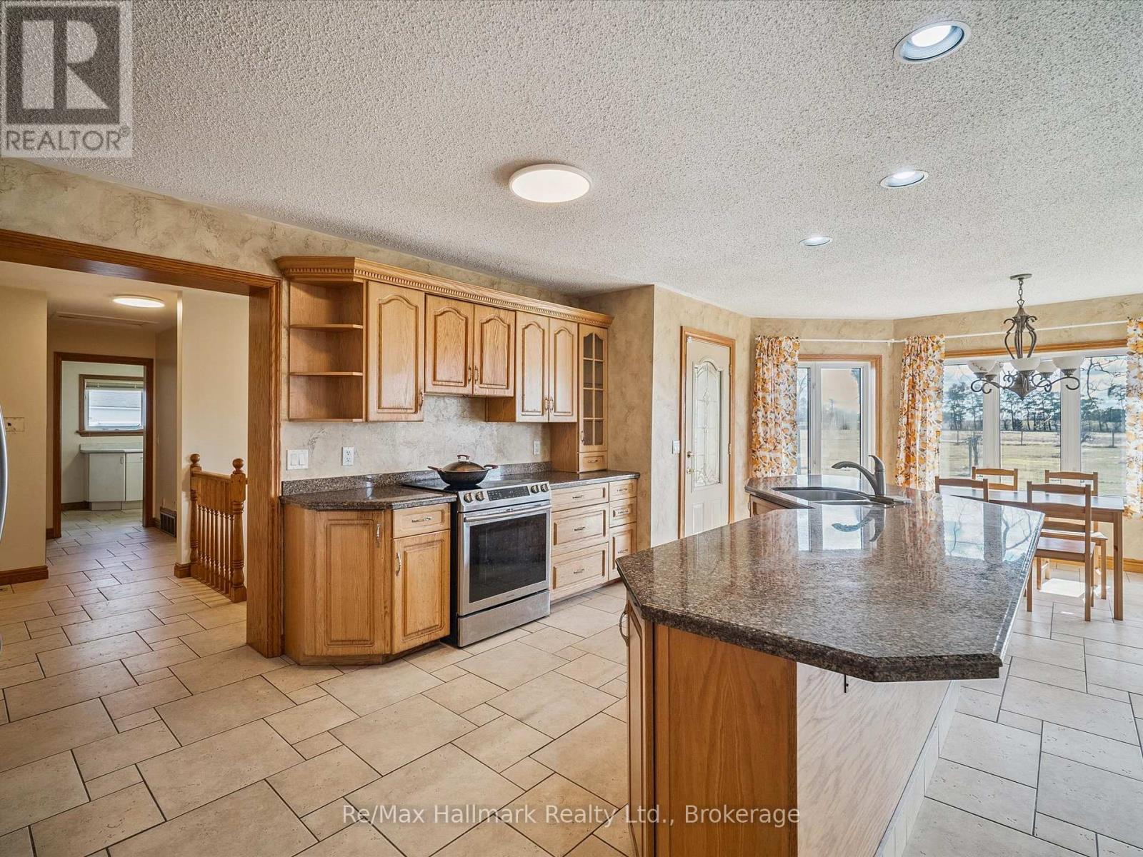 232 Eighth Road E Property Photo 19