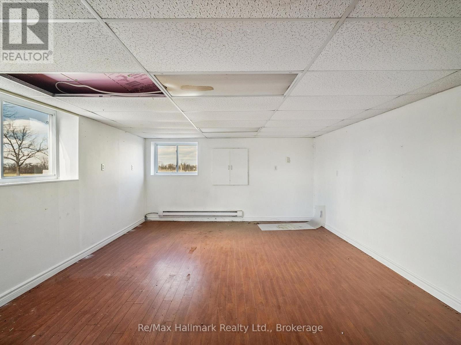 232 Eighth Road E Property Photo 37