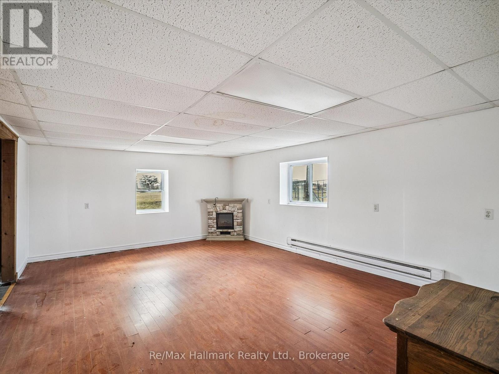 232 Eighth Road E Property Photo 38