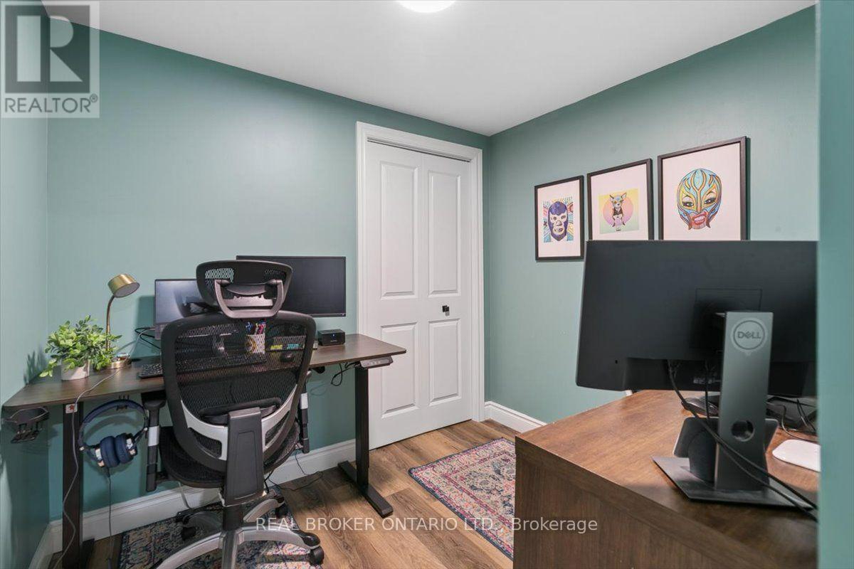 10 - 180 Highland Crescent Property Photo 27
