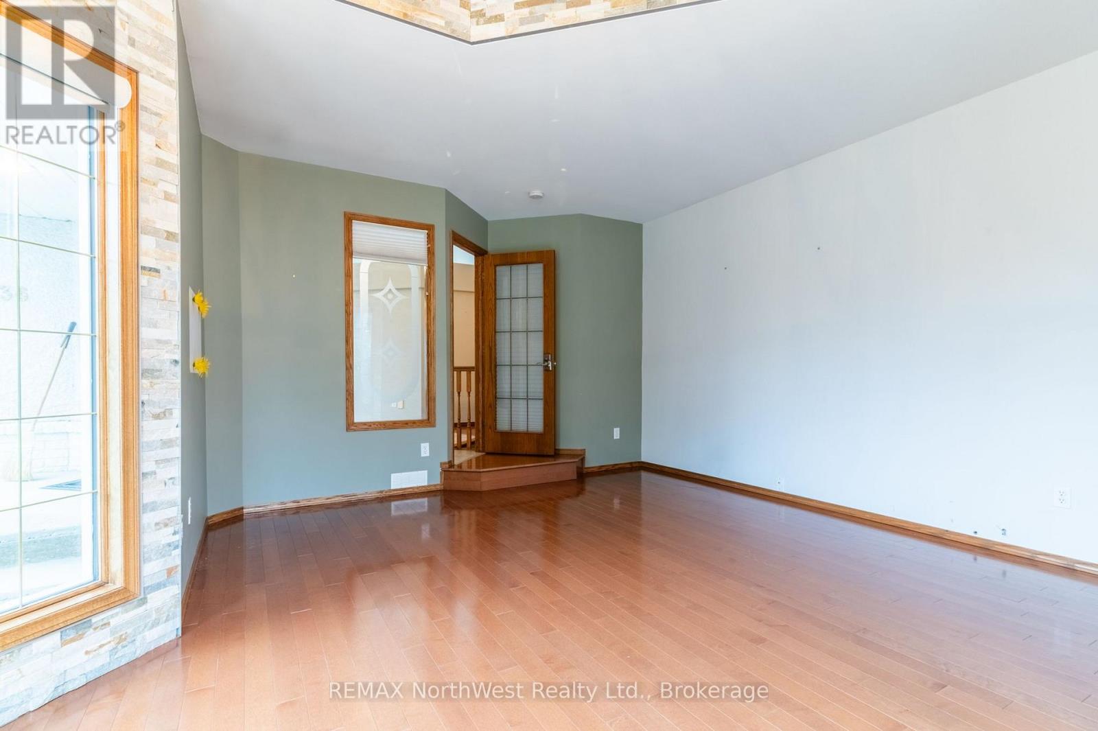 336 1/2 - 336-336 1/2 Second Avenue East Avenue S Property Photo 6