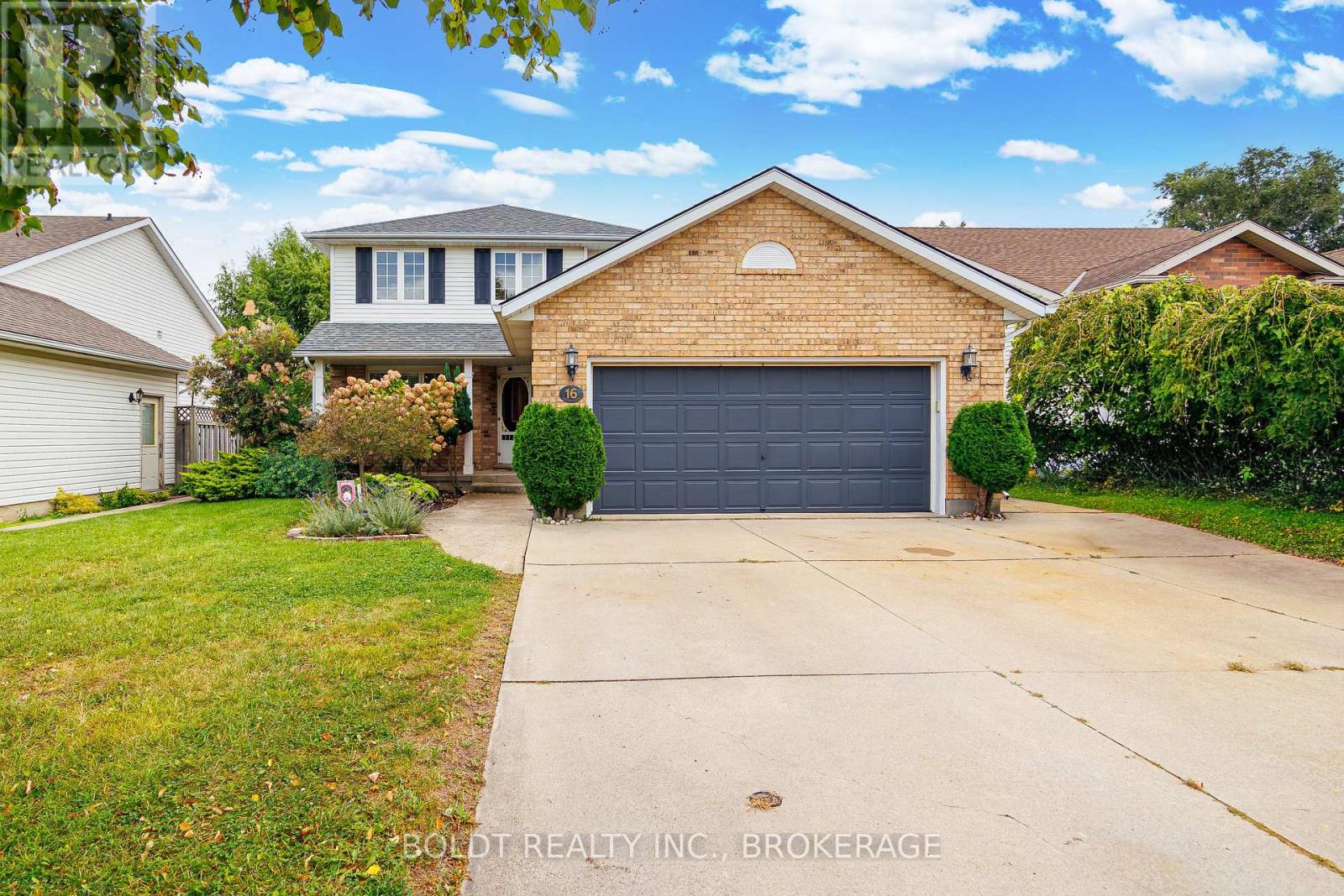 16 Westbury Drive Property Photo 2