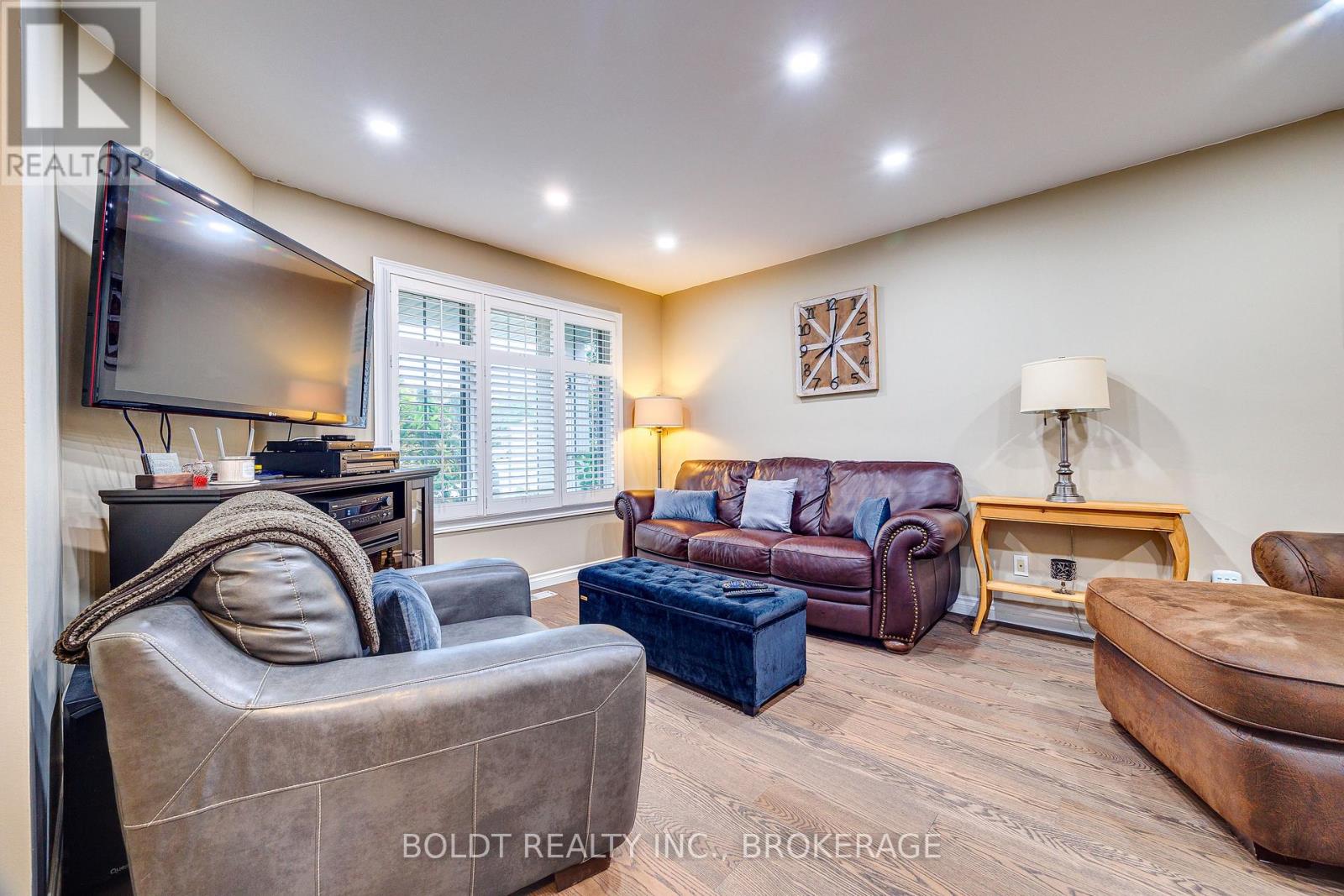 16 Westbury Drive Property Photo 3