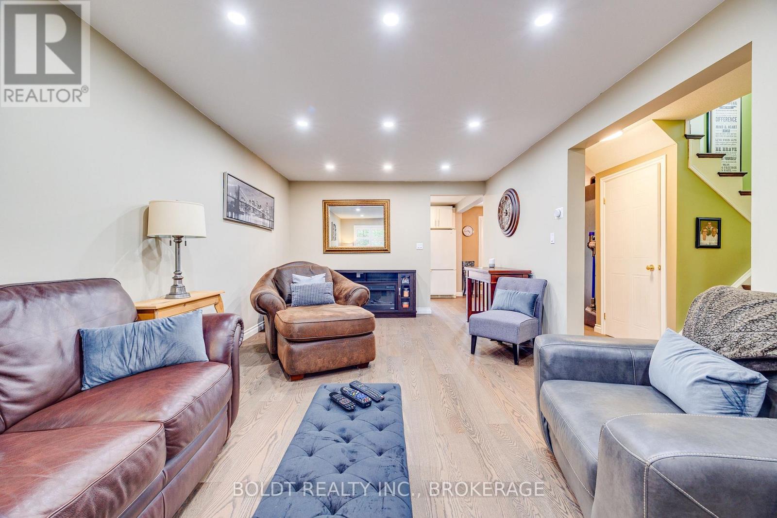 16 Westbury Drive Property Photo 4
