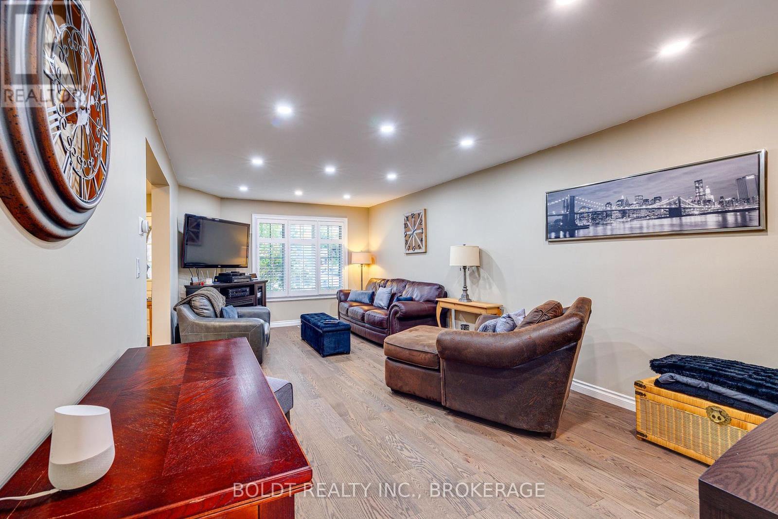 16 Westbury Drive Property Photo 5