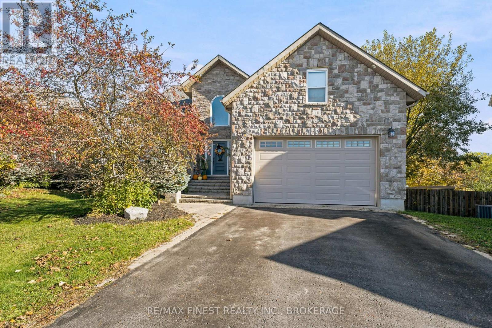 141 Benjamin Court Property Photo 2