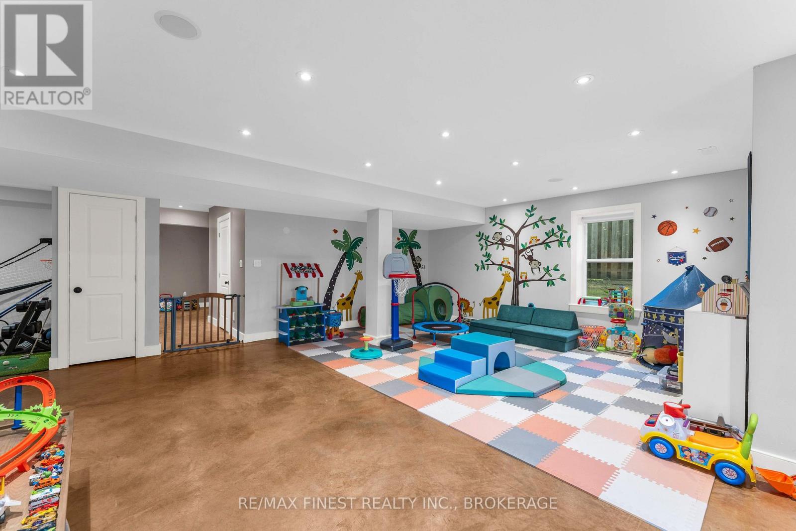 141 Benjamin Court Property Photo 37