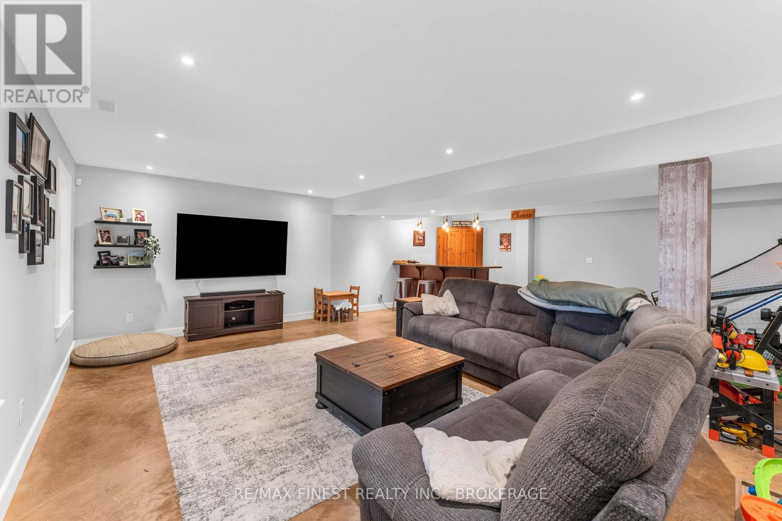 141 Benjamin Court Property Photo 38