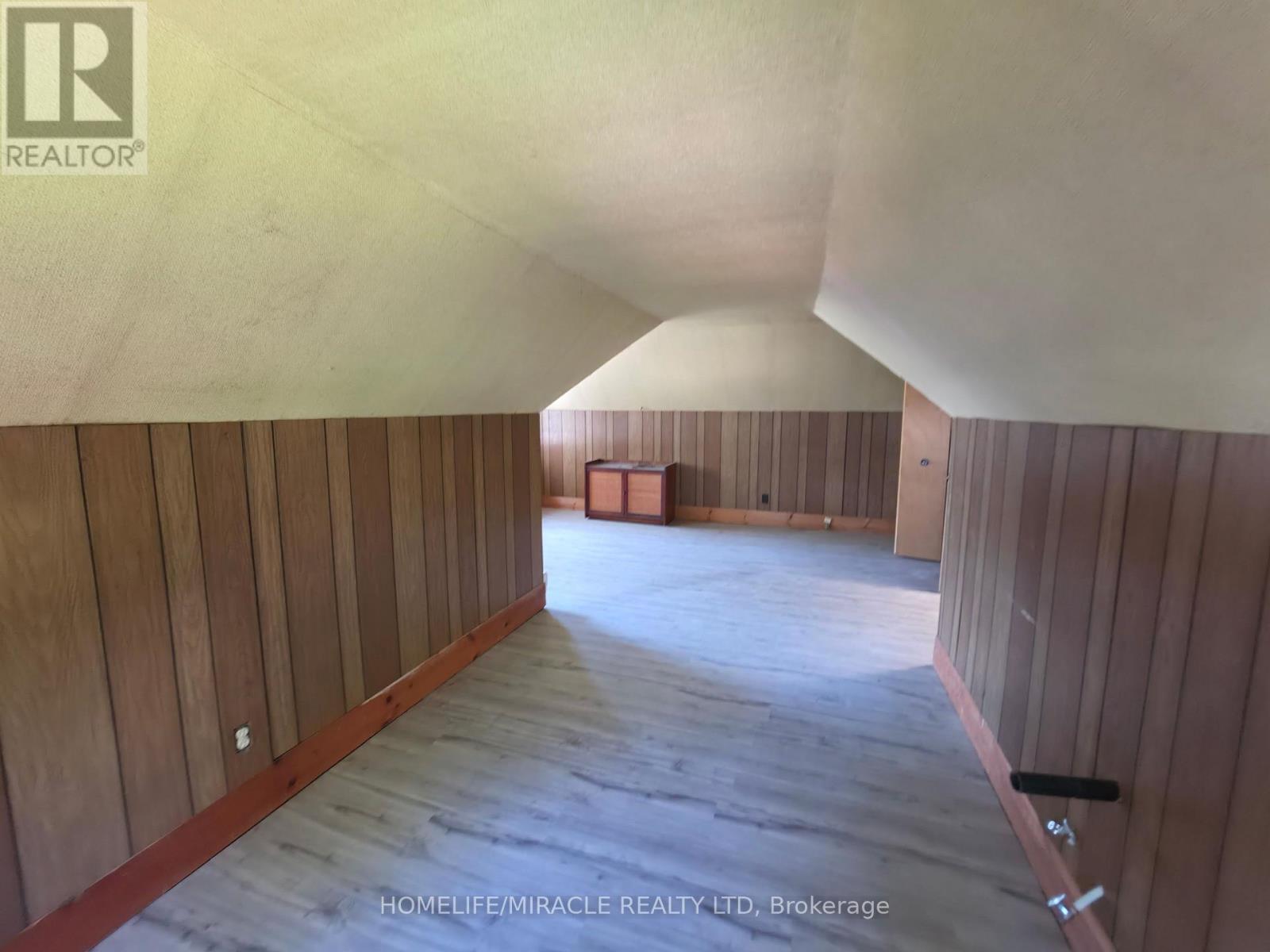 17 Goderich Street Property Photo 38