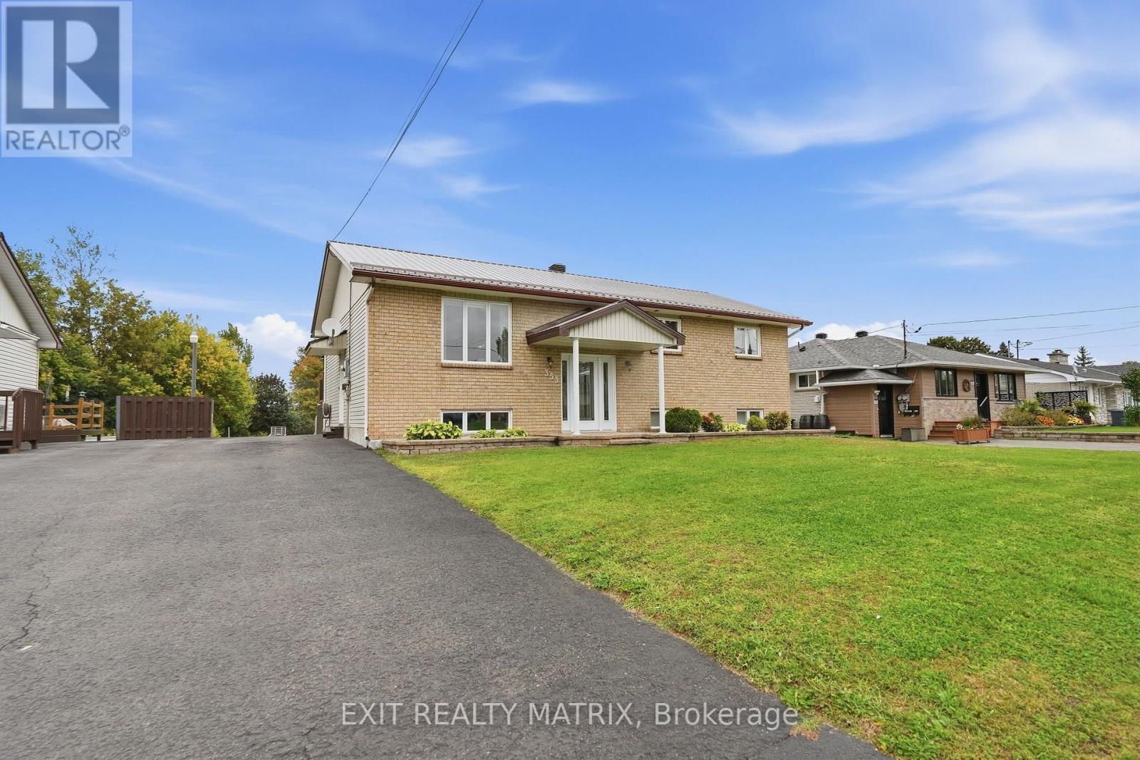 353 NELSON STREET E Property Photo 1